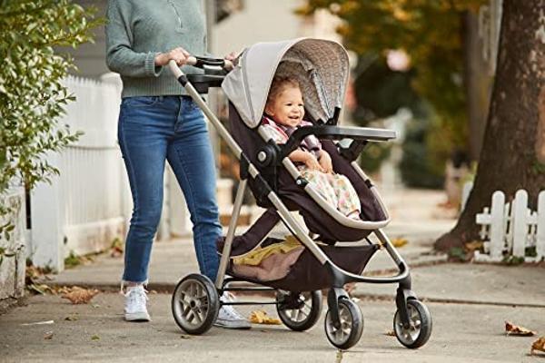 Summer Infant 3Dlite Folding Lightweight Side by Side Double Stroller with 5-Point Safety Harness for Infants and Toddlers, Black