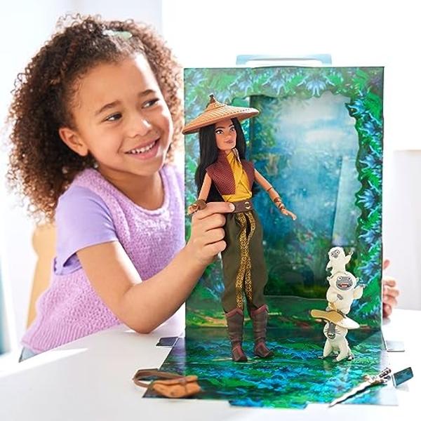 Disney Store Official Raya Princess Story Doll 11 Inches, Includes Coloring Book and Additional Dress, Classic Outfit, Toys for Girls