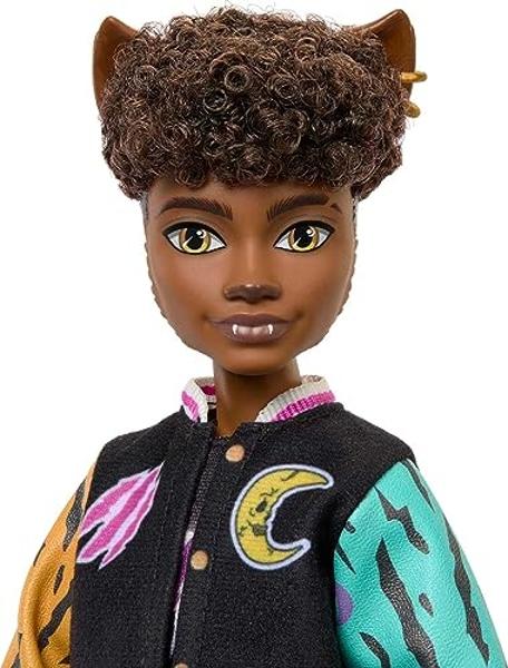 Monster High Doll, Clawd Wolf Werewolf with Pet Gargoyle Bulldog & Themed Accessories, Includes Casketball Jersey & Bag