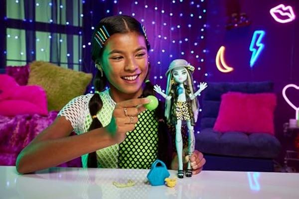 LOL Surprise OMG Swag Fashion Doll with Multiple Surprises Including Transforming Fashions and Fabulous Accessories – Great Gift for Kids Ages 4+