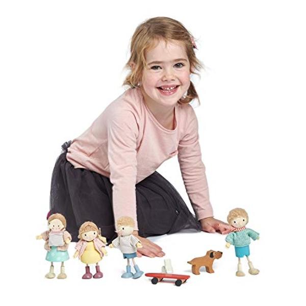 Tender Leaf Toys - The Goodwood Family - Wooden Miniatures Flexible Doll, Multicultural Action Figure for Dollhouse - Encourage Creative and Imaginative Fun Play for Children - Age