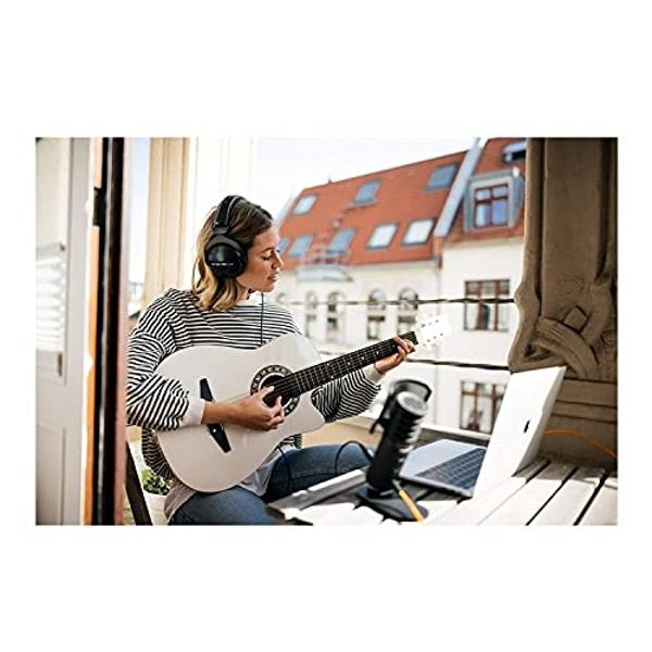 beyerdynamic DT 770 PRO 32 Ohm Over-Ear Headphones in Black. Enclosed Design, Wired for Professional Sound in The Studio and on Mobile Devices Such as Tablets and Smartphones