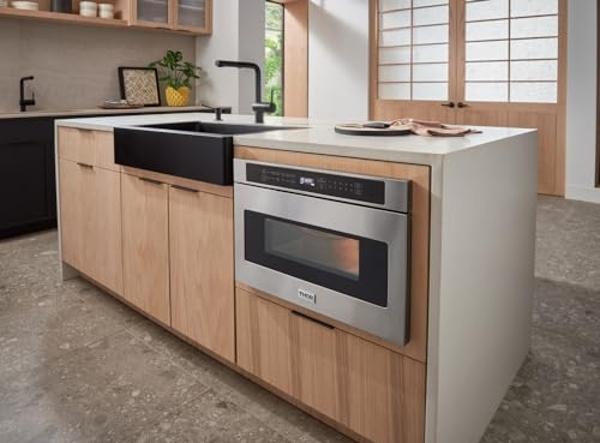BLACK+DECKER Countertop Microwave Oven 0.9-Cu. Ft. 900-Watt with Pull Handle, LED Lighting, Child Lock, White