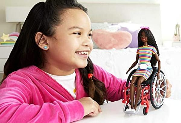 Barbie Fashionistas Doll #166 with Wheelchair and Ramp, Crimped Brunette Hair and Rainbow-Striped Dress with Accessories (Amazon Exclusive)