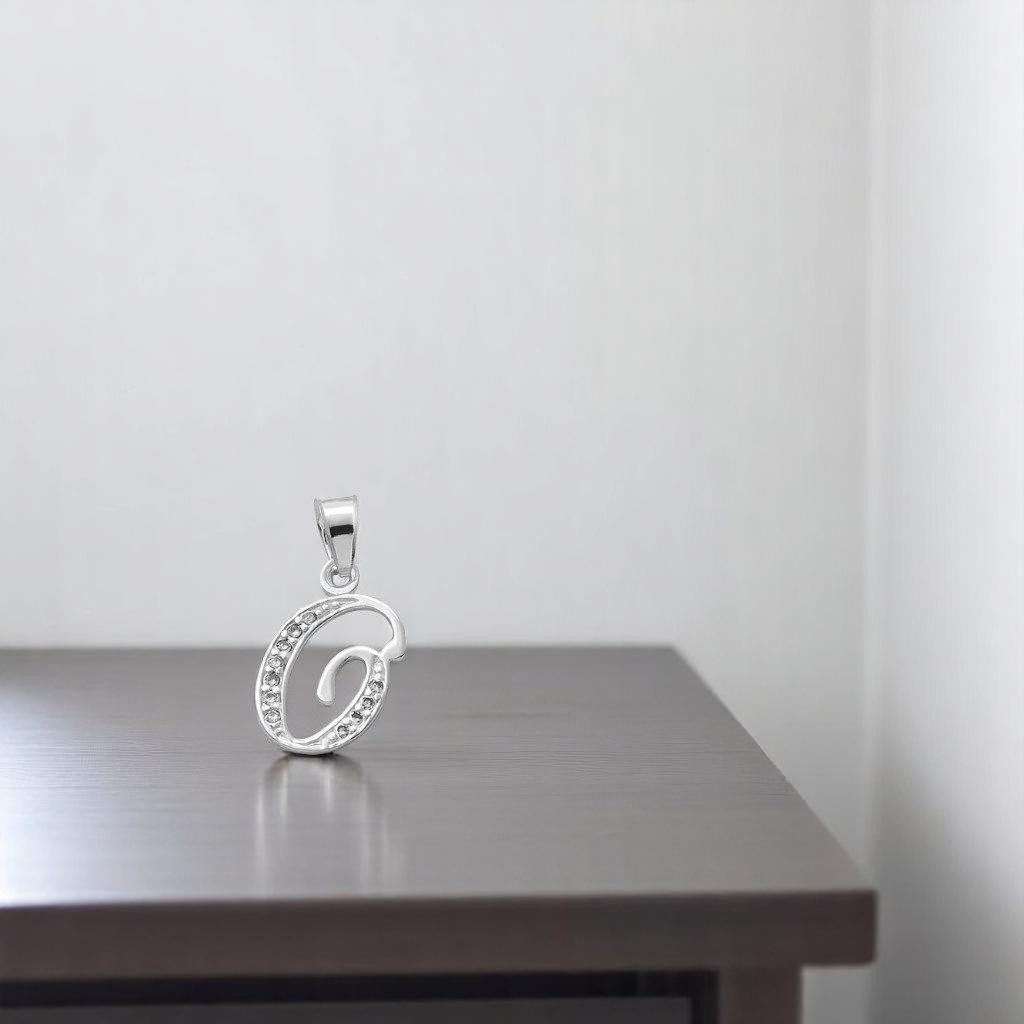 Dije Inicial Letra O en Plata .925  + Obsequio 
