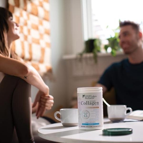 Great Lakes Wellness Keto Boost Advanced Collagen Peptides Powder with 4.2g MCTs - Vanilla Flavored - Nutritiously-Rich Non-Dairy Coffee Creamer or Smoothie Alt - Non-GMO, Kosher -