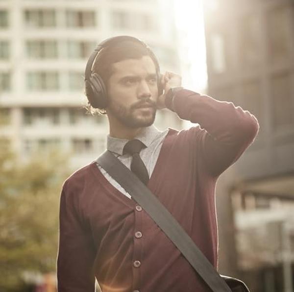 Bose QuietComfort 35 (Series II) Wireless Headphones, Noise Cancelling - Black (Renewed)