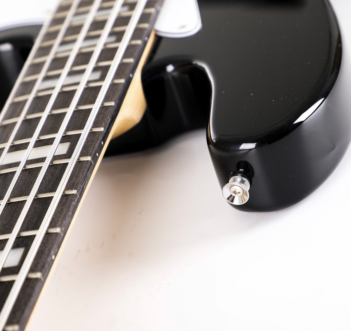 Kit Bajo Eléctrico 5 Cuerdas  Amplificador Y Accesorios