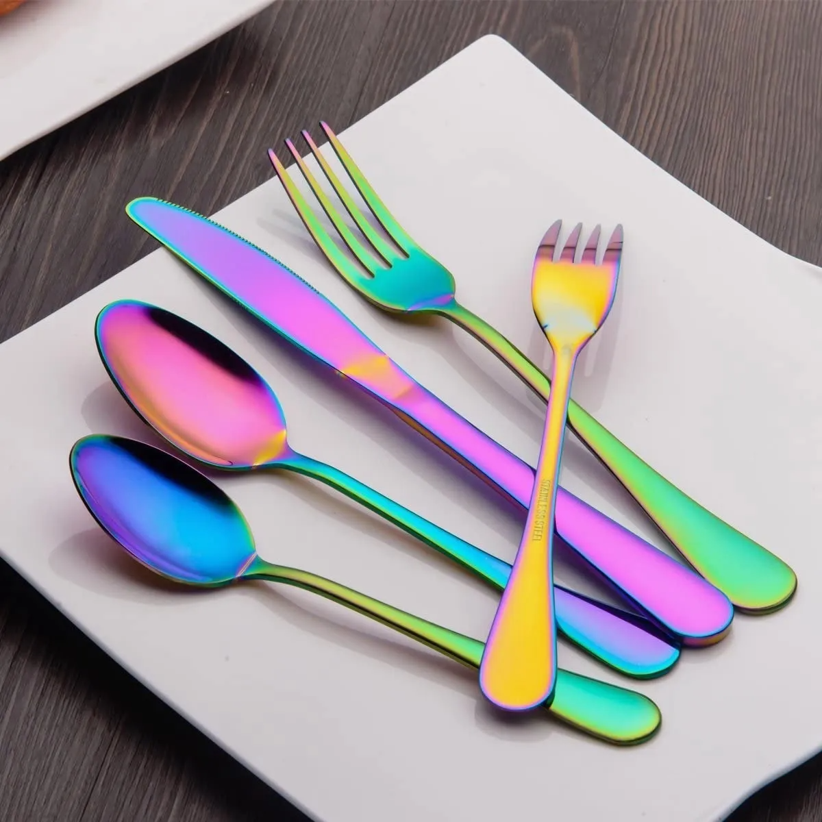 Juego de Cubiertos de Acero Inoxidable 20 Piezas - Colorido, Elegancia y Durabilidad para tu Mesa