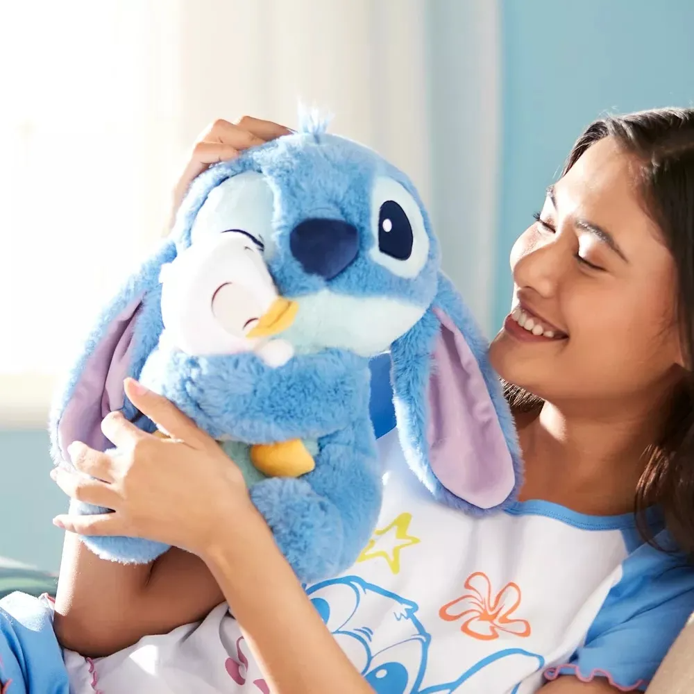Peluche Stitch Guiño Abrazando A Un Patito De Lilo & Stitch