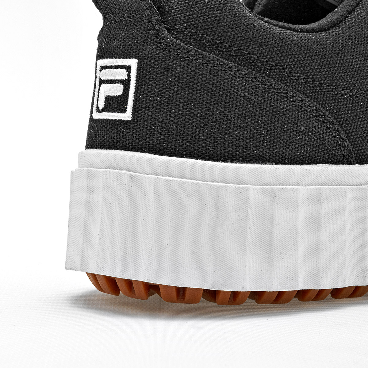 FILA Sandblast Low TENIS MUJER PLATAFORMA 4 CM CASUAL COLOR NEGRO