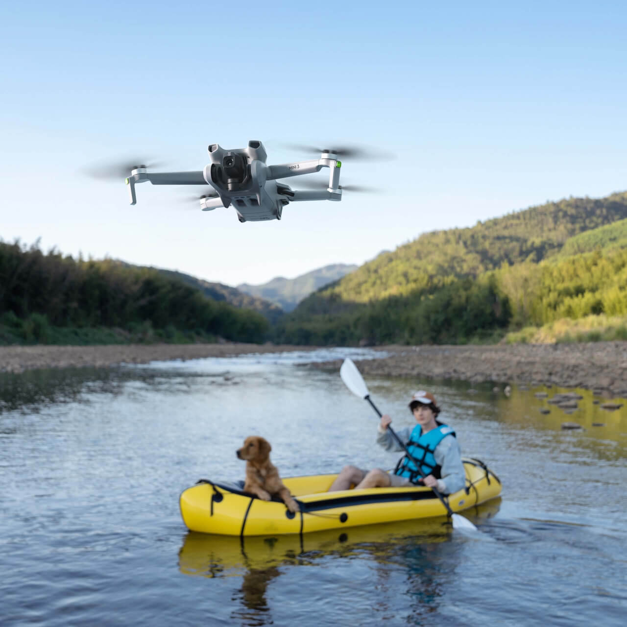 DJI Mini 3, Dron Mini con cámara Ligero y Plegable con vídeo 4K HDR, 38 min de Tiempo de Vuelo, Grabación Vertical y Funciones Inteligentes