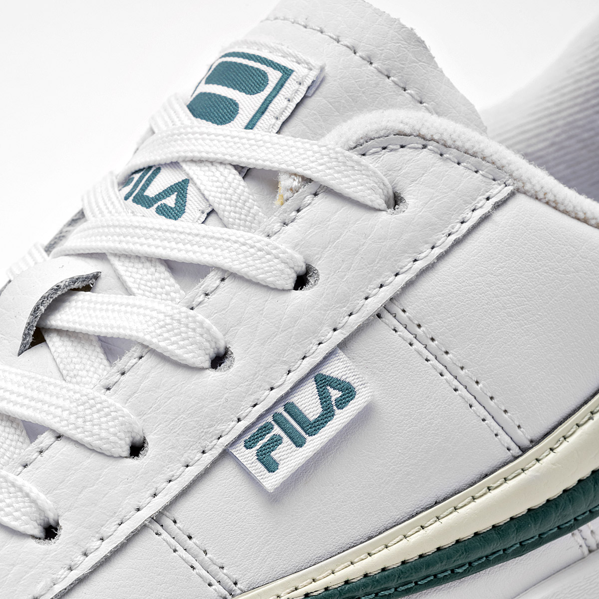 TENIS CASUAL Royalton FILA PARA MUJER COLOR BLANCO BEIGE VERDE 5TM020261