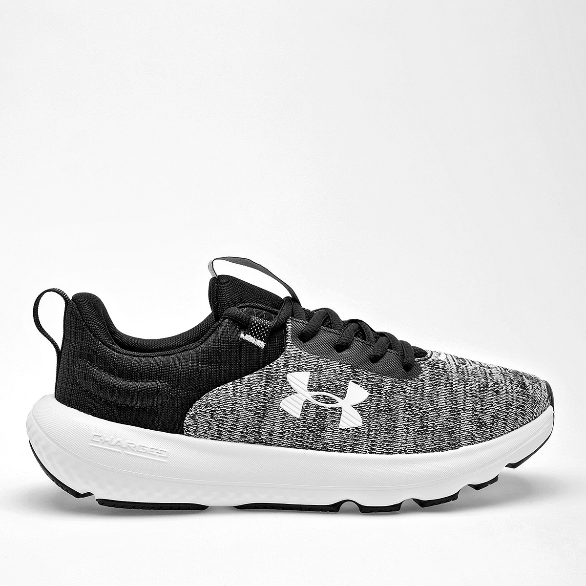 TENIS DEPORTIVO Ua Charged Revitalize UNDER ARMOUR PARA HOMBRE COLOR GRIS NEGRO 302667900