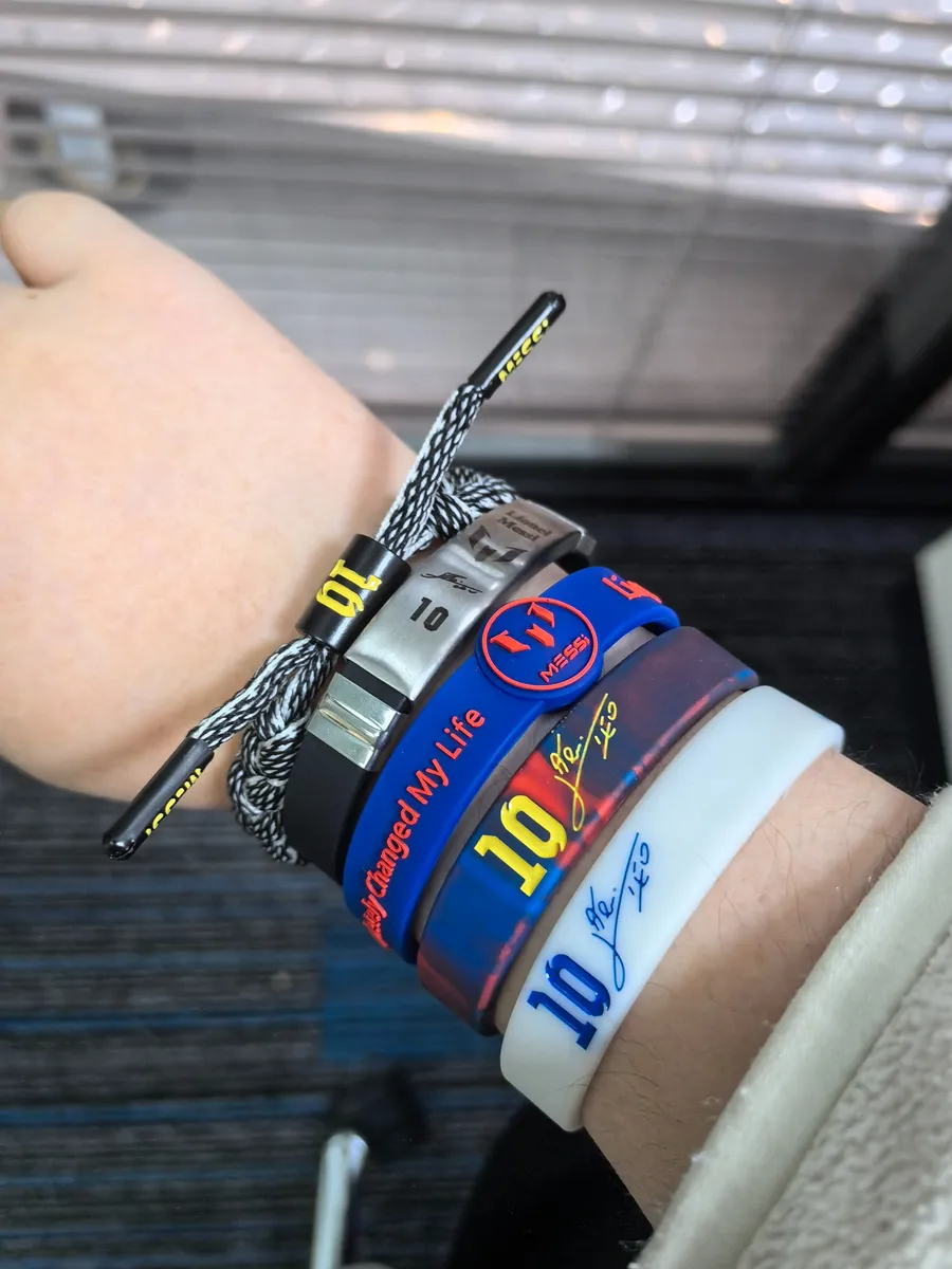 Set De Pulseras Con Estuche De Astros Messi Y Cr7 Ronaldo