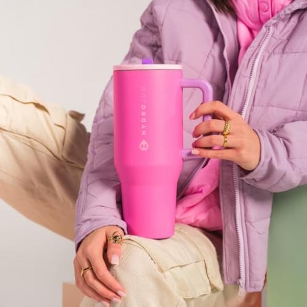 HydroJug Traveler - Botella de agua de 945 ml con asa y pajita abatible - Se adapta al portavasos, vaso resistente a fugas, base de acero inoxidable y goma con aislamiento reutiliz
