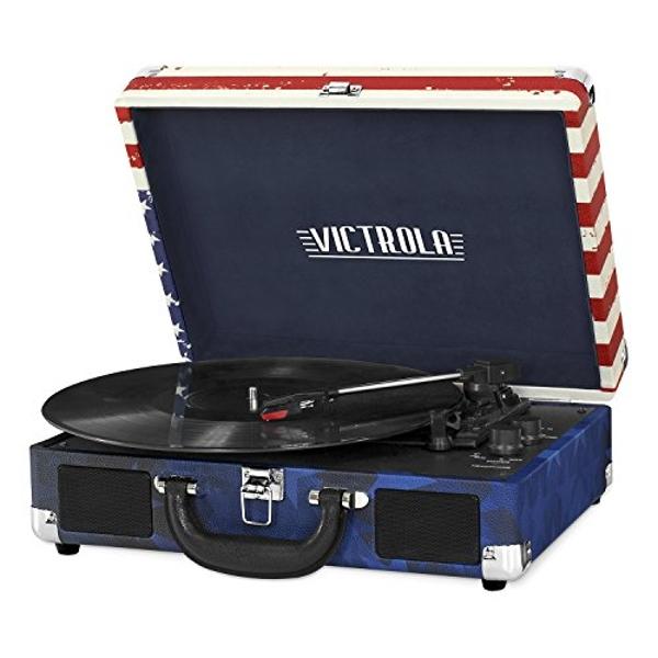 Tocadiscos portátil Victrola Vintage de 3 velocidades con Bluetooth y altavoces integrados | Sonido mejorado | Bandera estadounidense. Número de modelo: VSC-550BT-USA