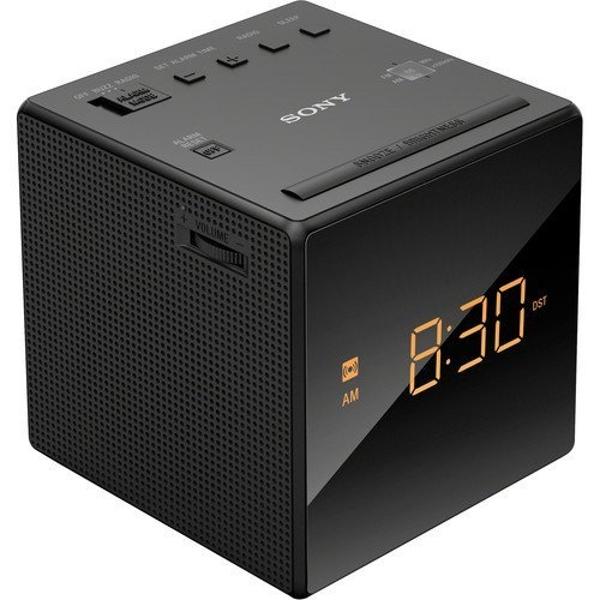 Radio despertador AM/FM compacto de Sony con batería de respaldo, control de brillo ajustable, temporizador de apagado programable, ajuste de horario de verano, acabado en negro.
