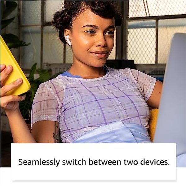 Amazon Echo Buds (modelo más reciente), auriculares inalámbricos Bluetooth 5.2 con Alexa, personalización de audio, multipunto, batería de 20 horas con estuche de carga, carga rápi