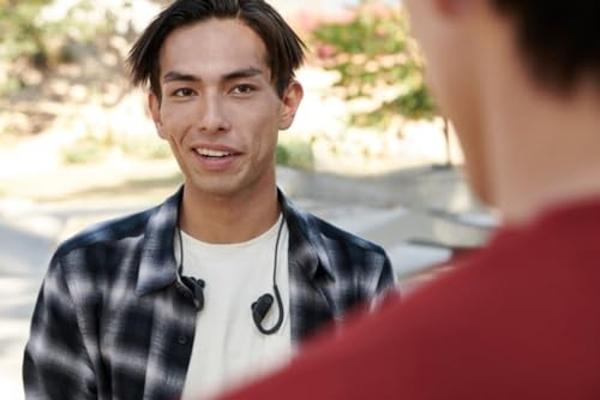 Amazon Echo Buds (modelo más reciente), auriculares inalámbricos Bluetooth 5.2 con Alexa, personalización de audio, multipunto, batería de 20 horas con estuche de carga, carga rápi