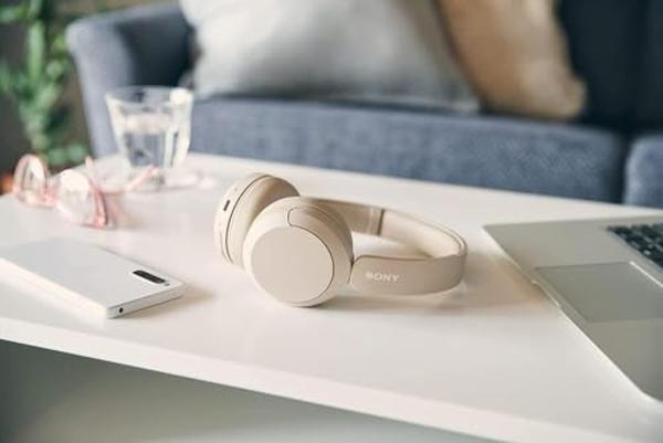 Auriculares inalámbricos Sony WH-CH520 con Bluetooth y micrófono, color capuchino (renovados)