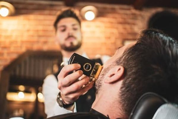 Secador de pelo Shark | SpeedStyle | Herramienta de peinado que no daña el cabello | Incluye 3 accesorios | Secador portátil y potente | Ideal para cabello liso y ondulado | Silk |