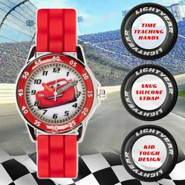 Reloj infantil con función de aprendizaje de la hora de Disney Pixar Cars: diseño de Rayo McQueen con correa de silicona roja, esfera fácil de leer y ajuste para muñecas de 5.5" a 