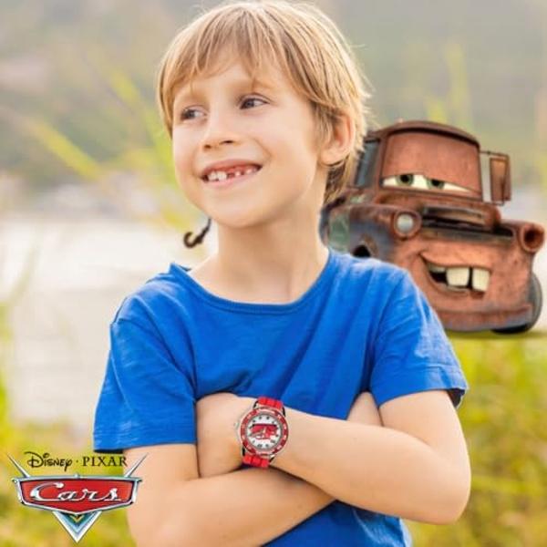 Reloj infantil con función de aprendizaje de la hora de Disney Pixar Cars: diseño de Rayo McQueen con correa de silicona roja, esfera fácil de leer y ajuste para muñecas de 5.5" a 