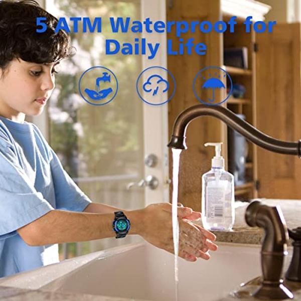 Reloj digital ALPS con correa de goma para niños: resistente al agua y a los golpes, para uso diario.
