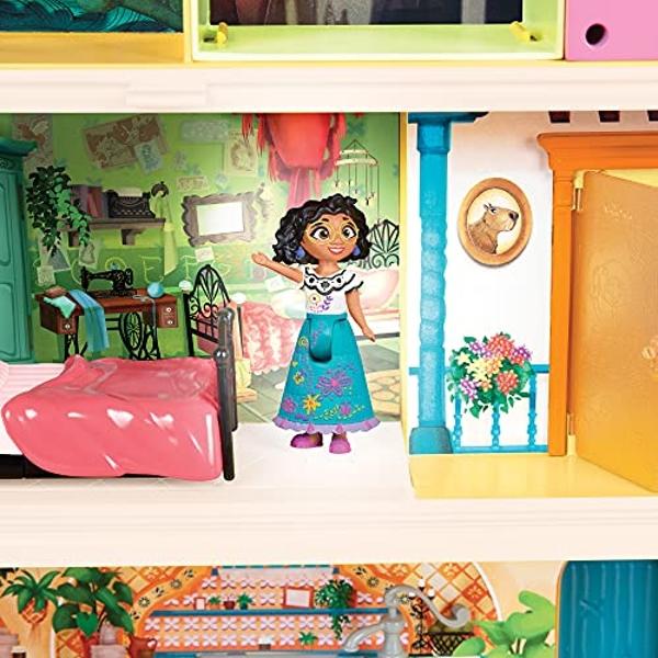 Disney Encanto Magical Madrigal House Playset con muñeca Mirabel y 14 accesorios: ¡incluye luces, sonidos y música!