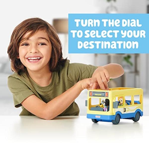 Muñeca bebé realista de 38 cm con cuerpo blando y ojos que se abren y se cierran | JC Toys - Berenguer Boutique | Set de regalo de 10 piezas con biberón, sonajero, chupete y acceso