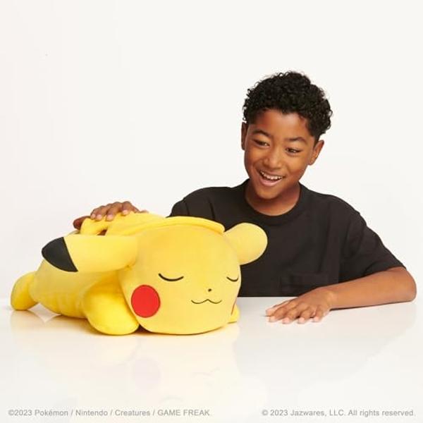Peluche de Pikachu durmiendo de Pokémon - Peluche premium de 45 cm en pose de sueño
