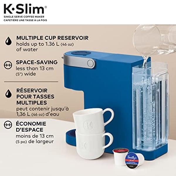 Cafetera monodosis Keurig K-Slim de cápsulas K-Cup, con botones de control y tecnología MultiStream, color azul crepúsculo.