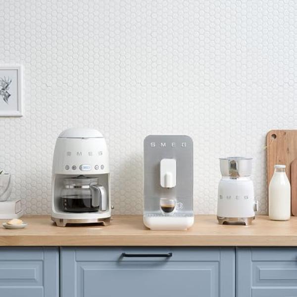 Cafetera y cafetera espresso Nespresso Vertuo Next de Breville, gris claro