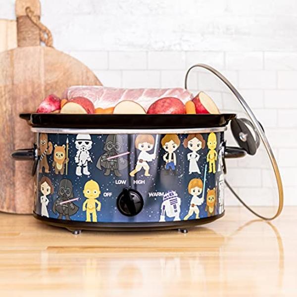 Olla de cocción lenta de 5 cuartos de galón de Uncanny Brands Star Wars: cocina fácil en toda la galaxia - Electrodoméstico de cocina