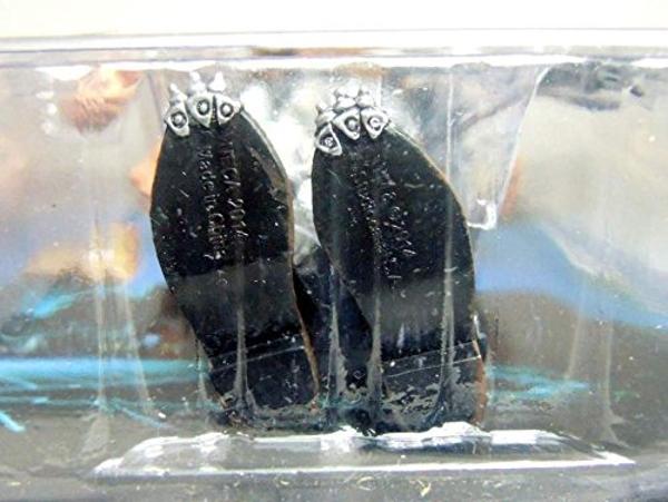 Figura de serpiente de 8" de NECA con ropa de piel sintética