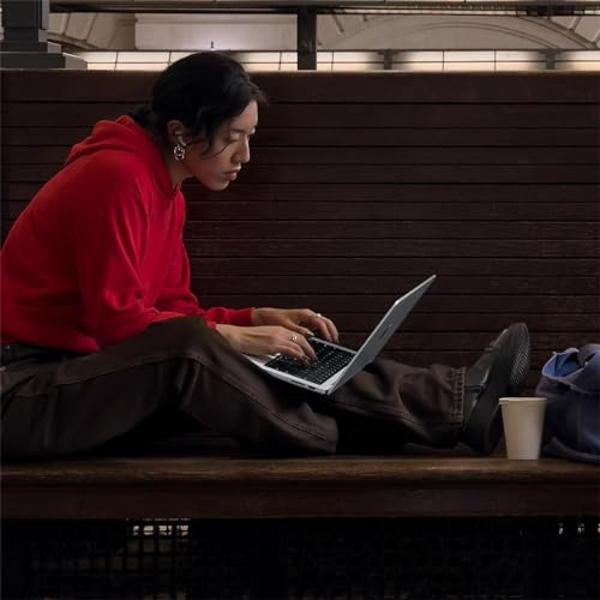 MacBook Pro 2023 de Apple con chip M3, CPU de 8 núcleos y GPU de 10 núcleos: diseñada para Apple Intelligence, pantalla Liquid Retina XDR de 14,2 pulgadas, 8 GB de memoria unificad