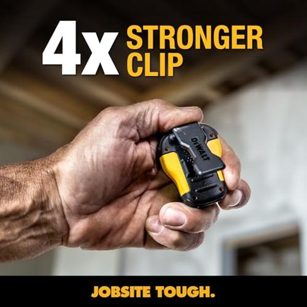 Altavoz Bluetooth portátil DEWALT (versión actualizada), altavoz portátil inalámbrico con clip Jobsite Pro, resistente al agua (no magnético), micrófono integrado para música y lla