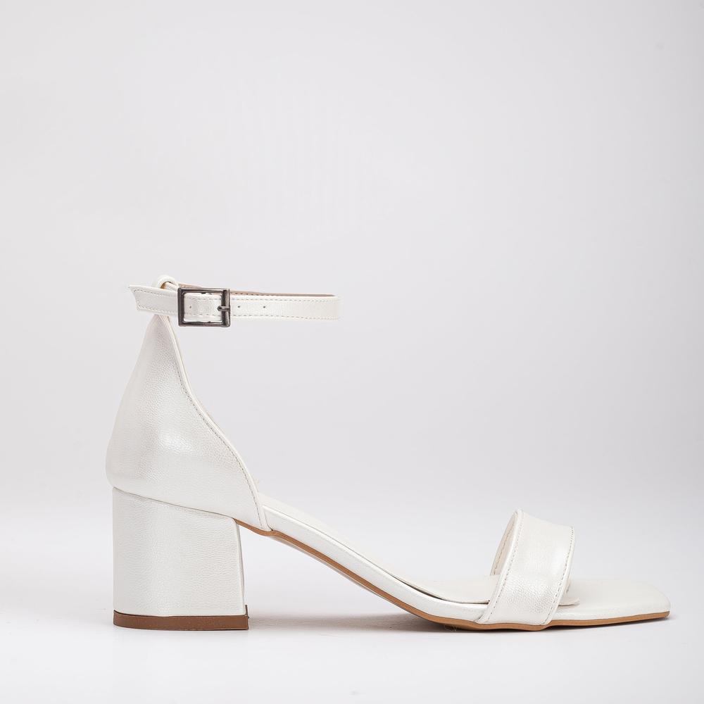 Illy - Zapatos de tacón color marfil con perlas