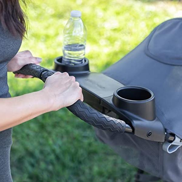 Cochecito Bye Bye Buggy para 6 pasajeros de Children’s Factory, robusto y apto para guarderías, con neumáticos anchos, hebillas de seguridad fáciles de abrochar, freno de estaciona.