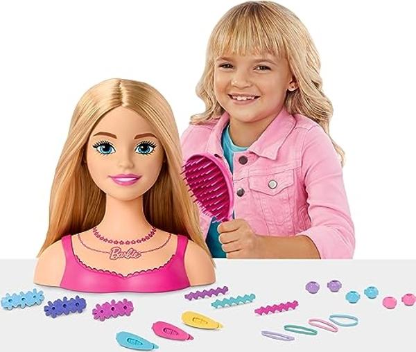 Tara Toys Barbie Sé una diseñadora de moda.