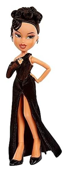 Muñeca de moda nocturna Bratz x Kylie Jenner con vestido de noche, perro y póster.