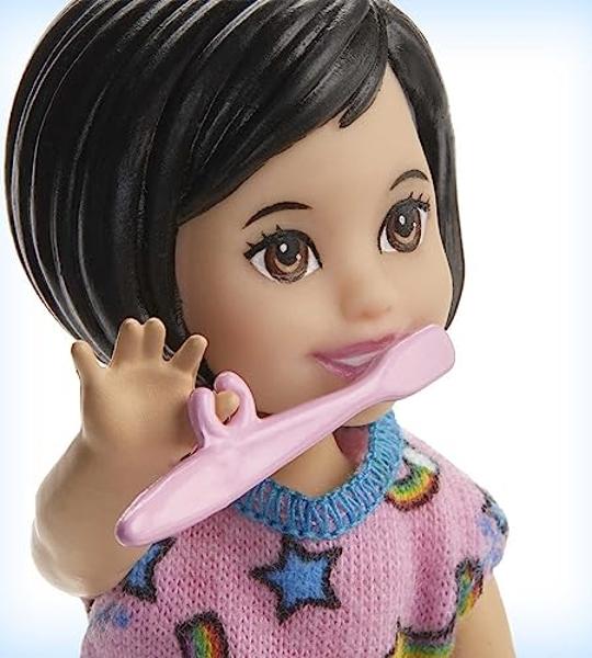 Muñeca Barbie Fashionistas n.° 194 con silla de ruedas y rampa, cabello rubio liso y mono arcoíris con accesorios.