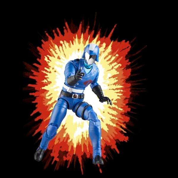 Muñeca Clawdeen Wolf de Monster High de la Isla del Terror con traje de baño, pantalones deportivos y accesorios de playa como visera, botella de agua y libro..