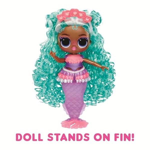 Conjunto de muñeca Barbie Chelsea y caballo de juguete. Incluye casco y silla de montar. La muñeca pequeña se dobla por las rodillas para "montar" a un poni gris..