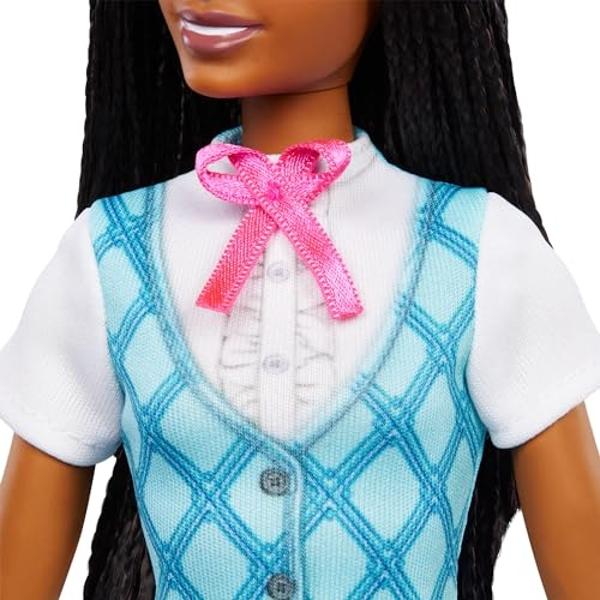 Muñeca Barbie "Brooklyn" y accesorios de Barbie Mysteries: La Gran Caza de Caballos. Incluye muñeca de moda, traje de montar extraíble y casco..