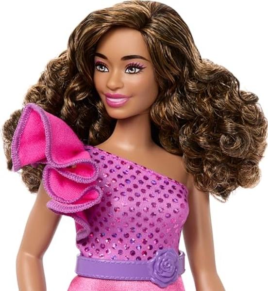 Muñeca Barbie Fashionistas n.° 225, cuerpo con curvas, cabello castaño, vestido rosa brillante y accesorios, juguete coleccionable del 65.º aniversario..
